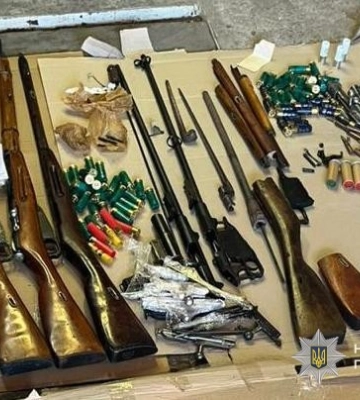Поліцейські Львівщини викрили торговця зброєю та боєприпасами