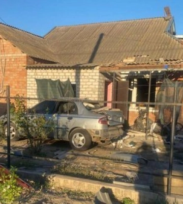 Росіяни били по Нікопольщині й Синельниківщині: пошкоджено будинки, АЗС та авто. ФОТОрепортаж