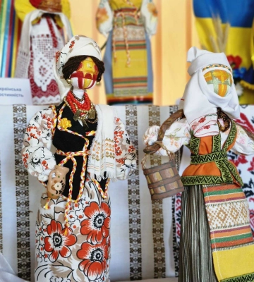 У Рівному відкрилась унікальна виставка ляльок-мотанок