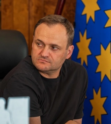 Кулеба анонсував захист прифронтових доріг протидроновими сітками