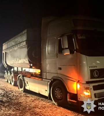 На Хмельниччині вантажівка «Volvo» збила літню жінку на велосипеді, - поліція