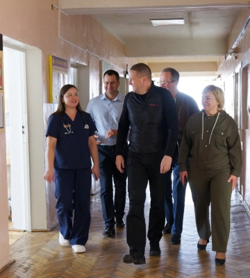 Ремонт відділень, сучасне обладнання та житло для лікарів: голова Волинської ОВА відвідав медзаклади у двох громадах