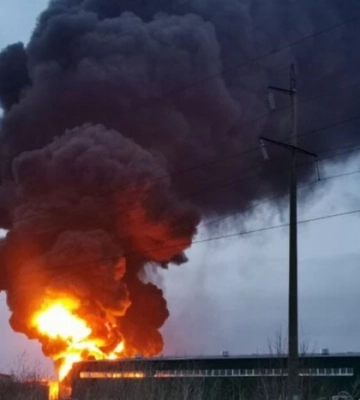 Окупанти від ранку обстрілюють Херсон керованими авіабомбами