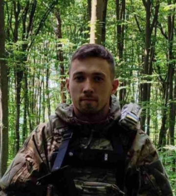 Склоним головы. Поддерживал Верес, имел золотые руки, погиб на Донетчине