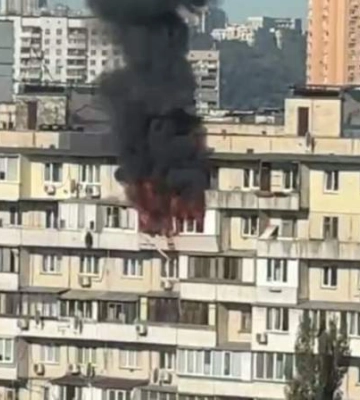 В Киеве вспыхнул пожар в жилом доме на Березняках: какие детали рассказали в ГСЧС
