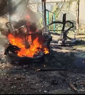 Російські війська атакували цивільне авто у середмісті Херсона, є поранені