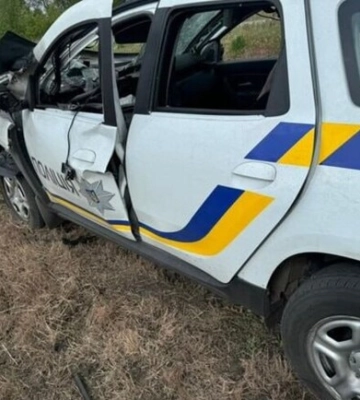 У Кіндрашівській громаді дрон влучив в авто поліцейських: є постраждалі