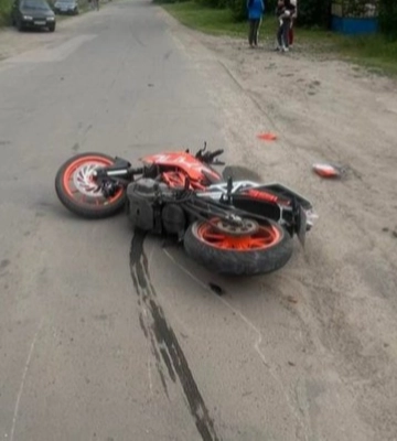 На Волині мотоцикліст злетів у кювет і травмувався