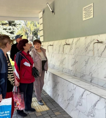 В Одессе открыли новый бювет — попробовать воду приехал Труханов