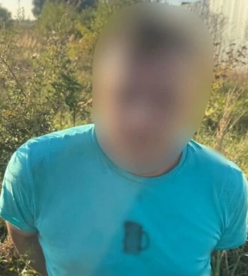 Чоловік отримав ножове поранення у груди, заступившись за дівчину у електричці