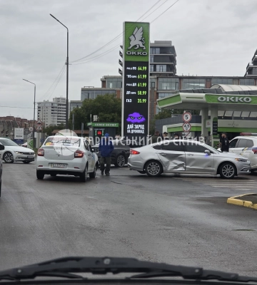 Аварія в Ужгороді: зіткнулися два легковики