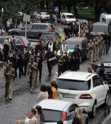 В Ужгороді попрощалися з полеглими воїнами Юрієм Бачкаєм та Олександром Дзуринцем