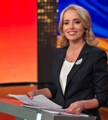Ведущая Оксана Гутцайт показала комнаты детей и рассказала об их увлечениях