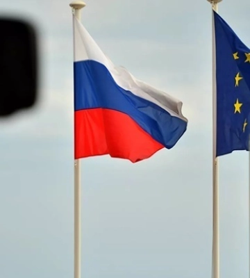 Синхронные удары справа и слева: как РФ расшатывает европейское единство