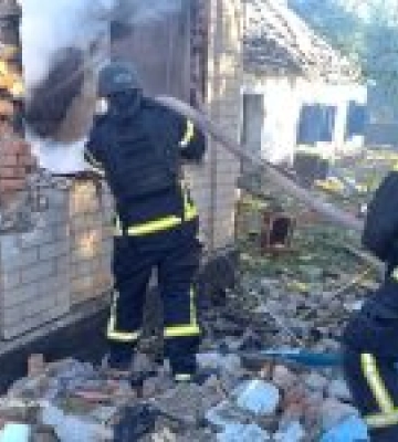 Ворог атакував два райони Дніпропетровщини: постраждала жінка, знищено приватні будинки та господарські споруди