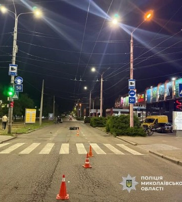 У Миколаєві юний мопедист збив жінку-пішохода