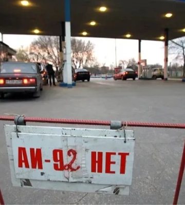У Криму – величезні черги на заправках (Відео)