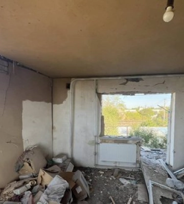 Окупанти били по Нікопольщині та Синельниківщині: пошкоджено будинки й авто. ФОТОрепортаж