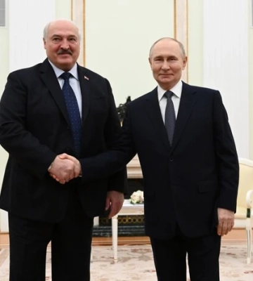 Лукашенко поговорив із Путіним про виживання