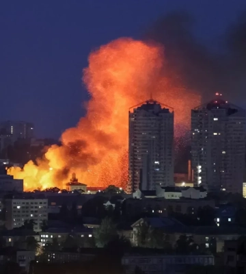 Попередньо двоє людей постраждали внаслідок нічної атаки російських дронів на Київ – КМВА