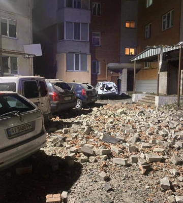 Ворог атакував Київщину: виникли пожежі, постраждали люди
