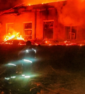 Нічний удар по Одещині: зруйновані склади винзаводу, пожежу гасили десятки рятувальників, - ФОТО