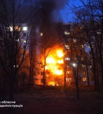 У Запоріжжі палала багатоповерхівка: у місті два десятка поранених