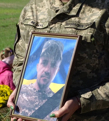 У Рівному провели в останню земну дорогу полеглого воїна Михайла Карюкова