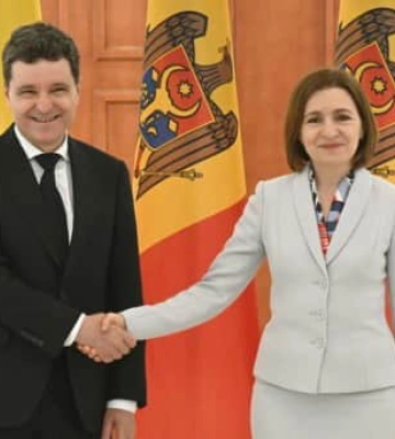 Президент Румунії закликав молдовських громадян в країні йти голосувати: "це історичний день"