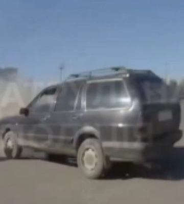 У Луцьку патрульні загасили автівку, яка загорілася посеред дороги. ВІДЕО