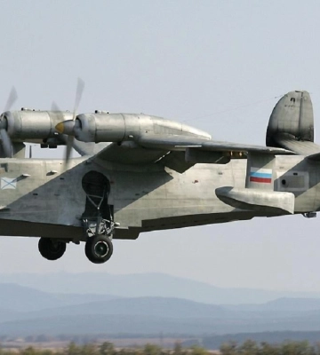 Спутниковые снимки подтвердили уничтожение российских самолетов на аэродромах в Крыму