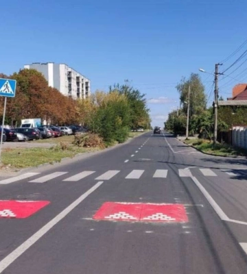 У Дніпрі для підвищення безпеки на дорогах продовжують встановлювати "берлінські подушки"