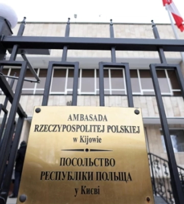 У Києві через російську атаку пошкоджено будівлю посольства Польщі