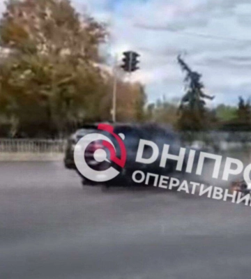 В Днепре на Набережной Заводской Audi насмерть переехал курьера «Glovo»: подробности