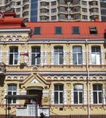 Во время российской атаки пострадало здание посольства Польши в Киеве