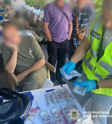 Заробив 82 тисячі доларів на охочих уникнути мобілізацію: у Києві затримали підозрюваного в організації схеми