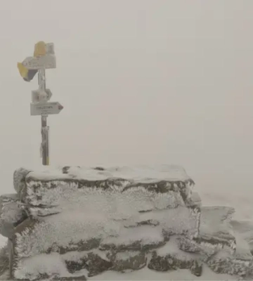 Зима на горі Піп Іван: рятувальники зафіксували −3 °C