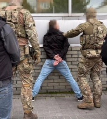 СБУ затримала коригувальника фсб, який наводив комбіновані атаки рашистів по військових заводах на заході України
