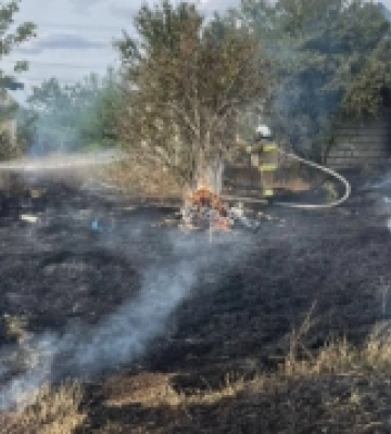 У Миколаївській області вогнеборці приборкали за добу 16 пожеж