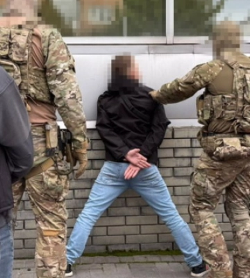 На Хмельниччині затримали коригувальника російських ударів по військових заводах