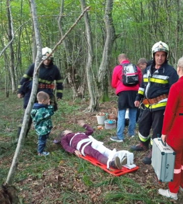 Біля Перечина 72-річна жінка впала зі схилу під час збирання грибів, її госпіталізували
