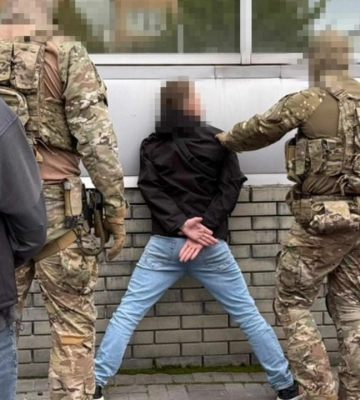 СБУ затримала коригувальника фсб, який наводив комбіновані атаки рашистів по військових заводах на заході України