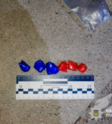 Розкладав по місту закладки: у Миколаєві поліцейські затримали неповнолітнього за підозрою у збуті наркотиків