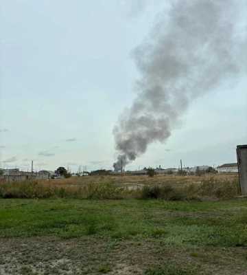 В оккупированной Феодосии, вероятно, есть прилет по нефтебазе: над городом заметили столб черного дыма