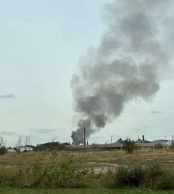 В аннексированной Феодосии загорелась нефтебаза