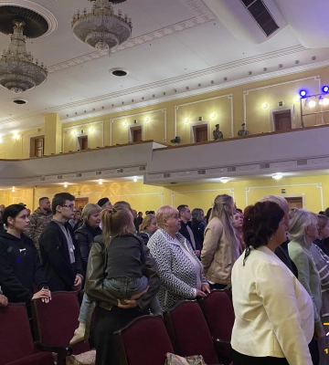 У філармонії загиблим бійцям присвоїли звання «Героя Черкас». Нагороду вручили рідним