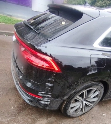 У Луцьку водій Audi в’їхав у  паркан та бетонну стіну під час маневрування