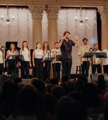 Хор "Гомін" довел до слез песней "Как тебя не любить, Киев мой": не сдержал эмоций и солист