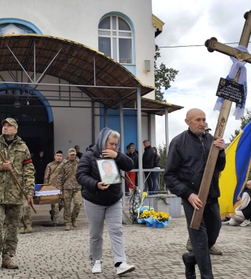 Життя обірвалось внаслідок важких поранень: на Волині попрощались з Героєм Володимиром Андрійчуком