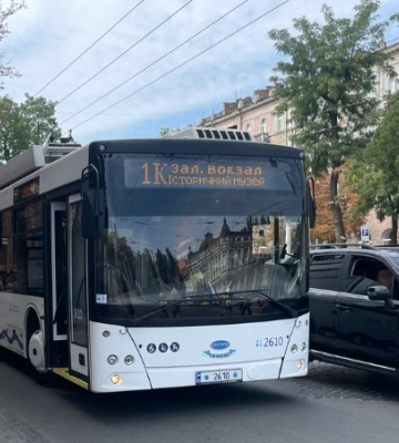 Як у Дніпрі курсує громадський транспорт 30 вересня